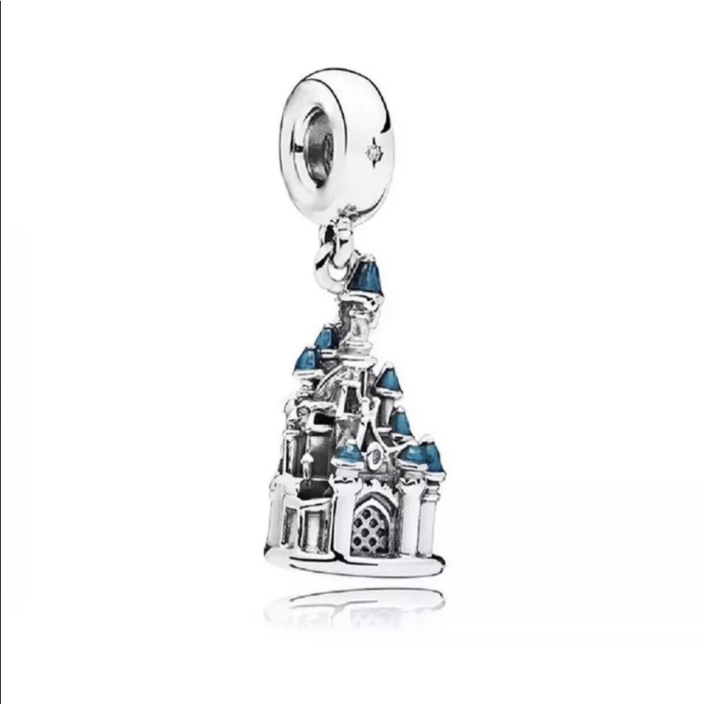 COPY - COPY - COPY - Disneyworlds Cinderella castle charm